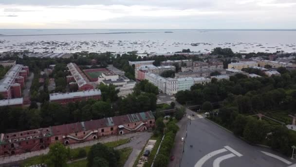 Kronshtadt, Ρωσία, περιοχή Λένινγκραντ, θέα από ένα drone — Αρχείο Βίντεο
