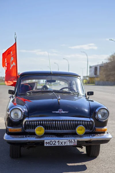 Zwarte Auto Gas Wolga Met Vlag Van Overwinning Togliatti Rusland — Stockfoto