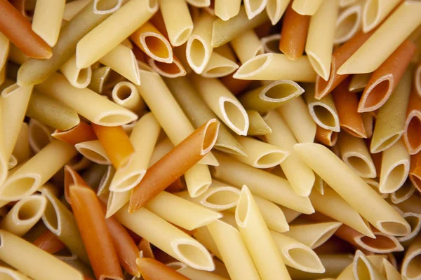 Cuernos Macarrones Dispuestos Uniformemente Foto Con Poco Profundidad Campo —  Fotos de Stock