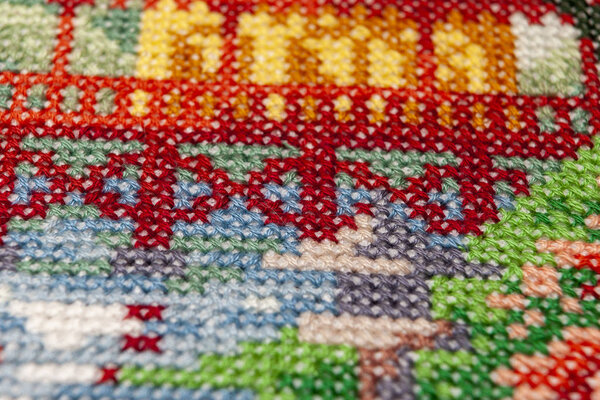 Кросс-стежок. Макрофотография сайтов вышивки. Стрельба с небольшим блефом резкости. Яркие узоры на холсте
.