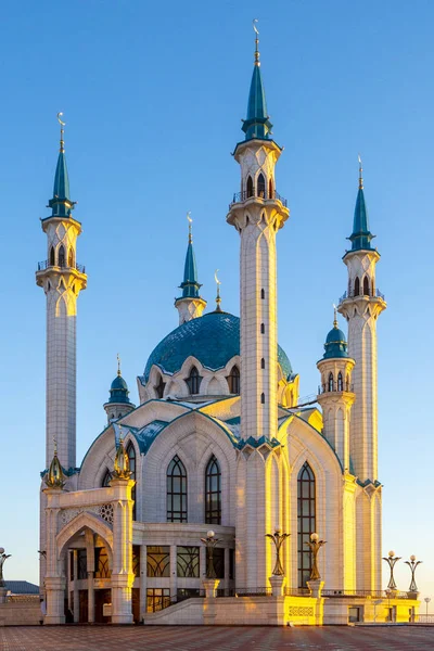 Kazanskaya mechet 'Kul-Sharif. Odna iz samykh bol 'shikh mechetey v strane