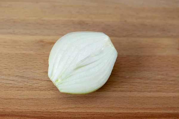 Fresh Onion Cutting Board — Stock Photo, Image