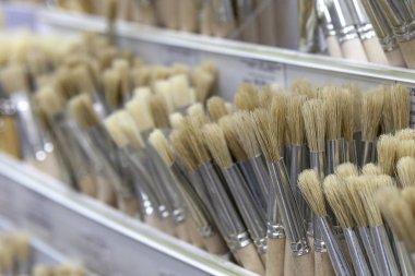 Suluboya, akrilik petrol, guaş ile boyama için fırçalar. Düz güneş ışınlarına kıllar. Closeup boya fırçaları. Sığ derinlik-in tarla. Reklam için arka plan.