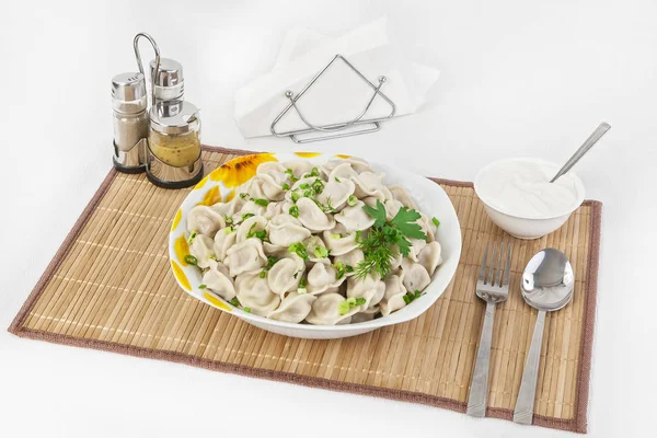 Russische Dumplings Met Kruiden Uien Ravioli Met Vlees Gerecht Wordt — Stockfoto
