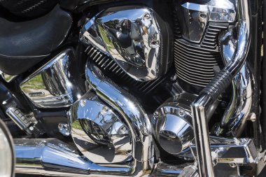 Tolyatti, Rusya, 25 Haziran 2005: motosiklet bisikletçileri gösterinin. Parlak krom motosiklet motor bloğu helikopter.