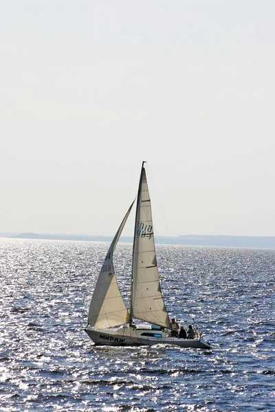 Sailboat Walking Volga River Sun River Sun Rays Three People — Stock Photo, Image