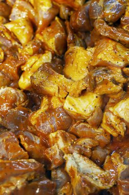 Şiş kebap taze salamura et. Yukarıdan görüntülemek.