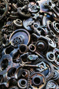 Steampunk arka plan, makine parçaları, büyük dişli ve zincir makineleri ve traktörler. Eski paslı makine parçaları. Yaylar, rulmanlar, pistonlar, milleri, milleri.