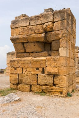 Hierapolis, bir yıkık Yunan spa resort, eski taş binalar kalıntıları Traverten havuzları ve kaplıcalar, Pumakkale, Türkiye'de yakın: