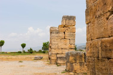 Hierapolis, Anadolu, Türkiye kaplıcalar, Pumakkale yakınlarında inşa, antik klasik Yunan kalıntıları