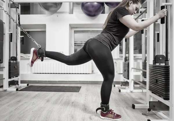 Young Woman Performing Legs Workout Cable Crossover Machine Gym — Stock Photo, Image