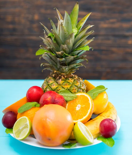 Placa Fruta Tropical Fresca Sana Para Postre Con Cítricos Variados — Foto de Stock