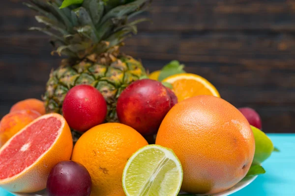 Bol Délicieux Fruits Frais Été Pour Dessert Avec Pamplemousse Citron — Photo