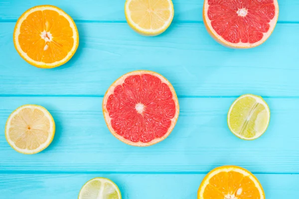 Lapos Laikus Csendélet Felére Csökkent Válogatott Friss Citrus Gyümölcs Narancs — Stock Fotó