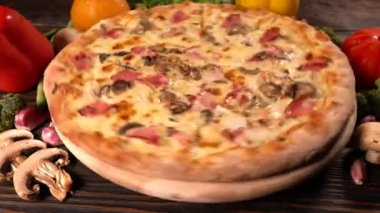 Lezzetli geleneksel İtalyan pizza iplik