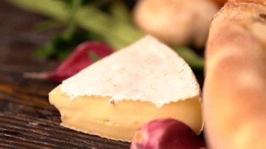 Lezzetli ev yapımı pizza taze malzemelerle