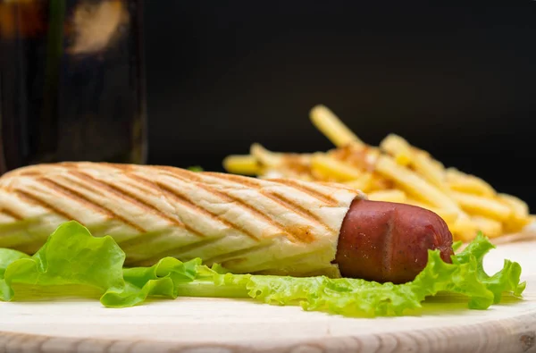 Brood Rolde Rond Vlees Die Zittend Grote Blad Voor Wazig — Stockfoto