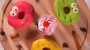 Buzlu Donuts yavaş dönen havai görünümü