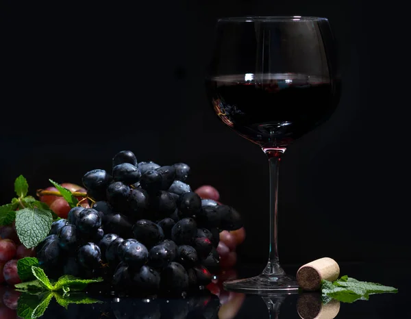 Fresh Grapes Glass Red Wine Mint Old Bottle Cork Arranges — Stock Photo, Image