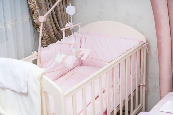 Empty White Wooden Cot Fitted Pink Linen Nursery Baby Girl — Stock Photo, Image