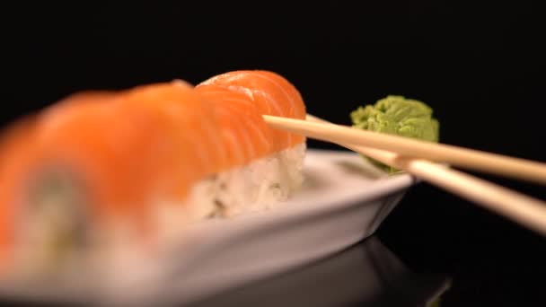 Fresh salmon sushi roll with wasabi — Stock Video