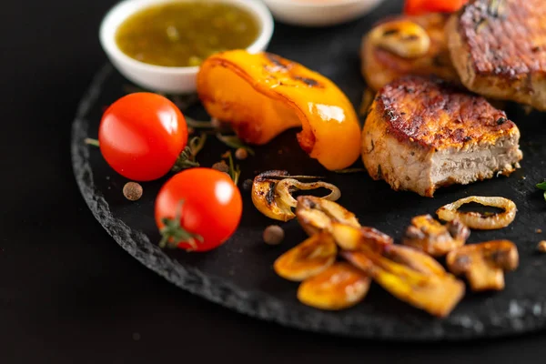 Grilled pork medallions with roasted vegetables — Stock Photo, Image