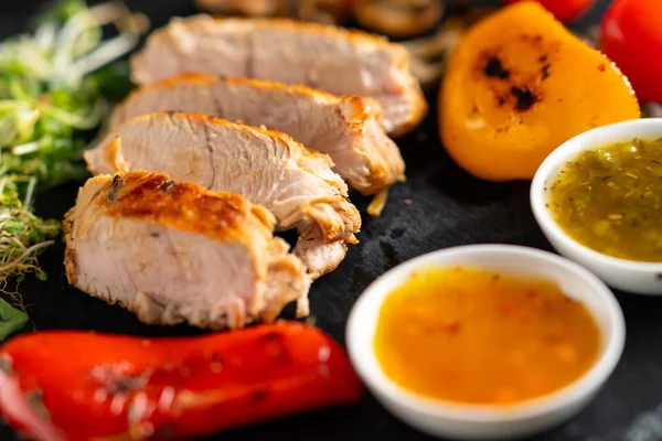 Grilled marinated chicken sliced and served — Stock Photo, Image