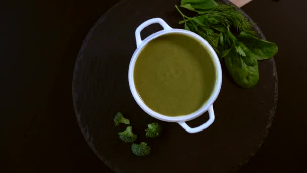Delicious healthy homemade broccoli soup — Stock Footage Delicious healthy homemade broccoli soup Stock Footage