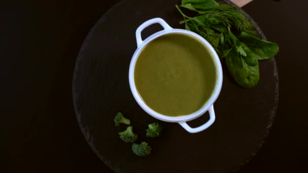 Delicious healthy homemade broccoli soup — Stock Video