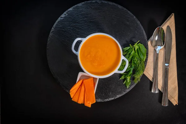Lezzetli kremsi kalın sağlıklı kabak çorbası — Stok fotoğraf