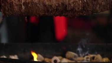 Döner kebap altında yangın ve ht kömürler