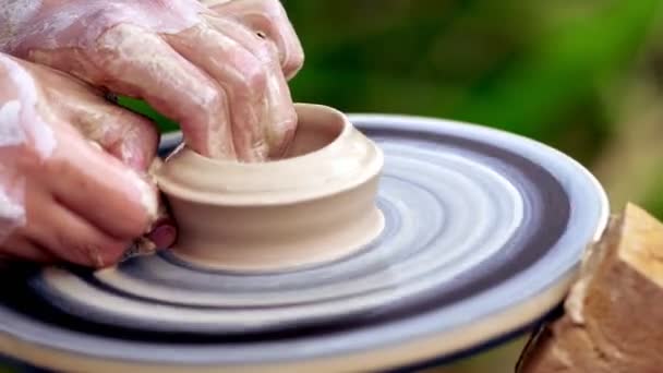 Potter forming a pot or vase on a spinning wheel — Stock Video