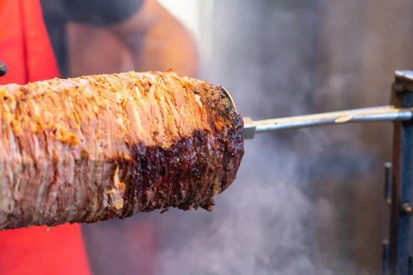 Carne condimentada temperada de um doner kebab — Fotografia de Stock