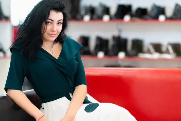 Attractive Woman Shopping Shoe Store Sitting Red Sofa Waiting Service — Stock Photo, Image