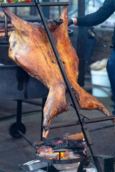 Man Roasting Whole Carcass Meat Spit Small Fire Brazier Outdoors — Stock Photo, Image