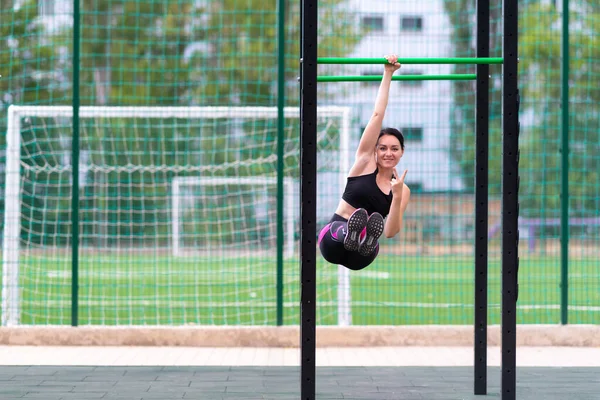 Young Woman Gesturing Smiling Workout Parallel Bars Outdoor Sports Facility — Stock Photo, Image