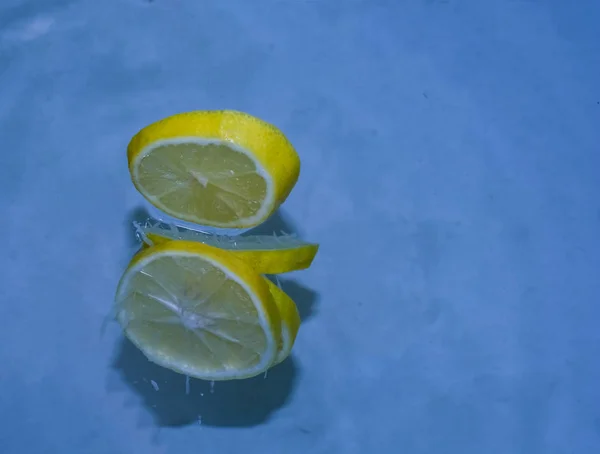 Bright Yellow Lemons Water Splash Tasty Healthy Food — Stock Photo, Image