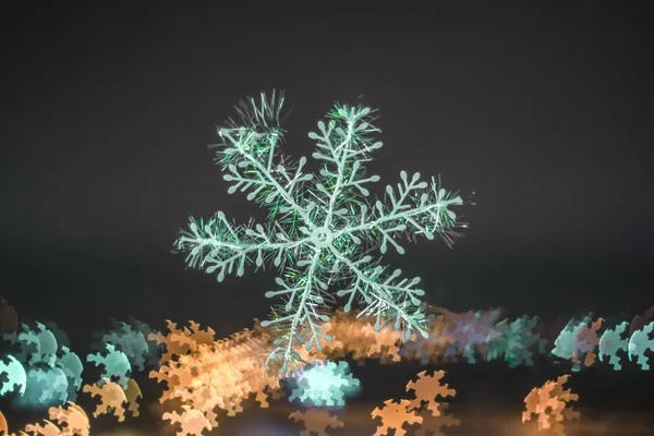 Sneeuwvlok Achtergrond Van Kleurrijke Bokeh Sneeuwvlok Met Onscherpe Achtergrond — Stockfoto