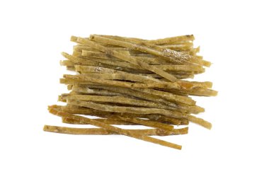 beyaz bir arka plan üzerinde kurutulmuş Pollock, bira için şeritler, tuzlu balık şeritler şeritler vardır.