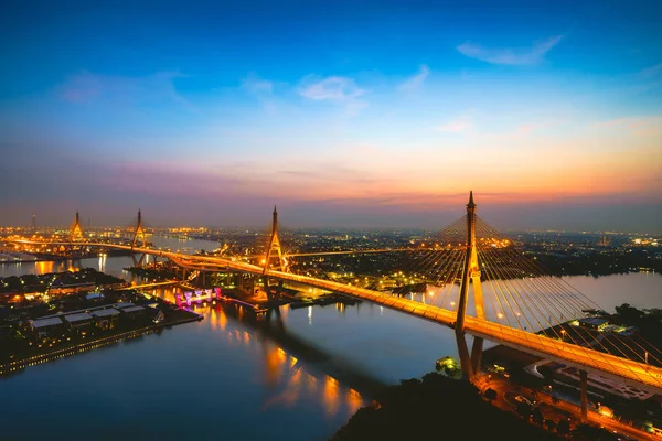 泰国曼谷 日落时美丽的桥梁和河流景观鸟瞰 — 图库照片
