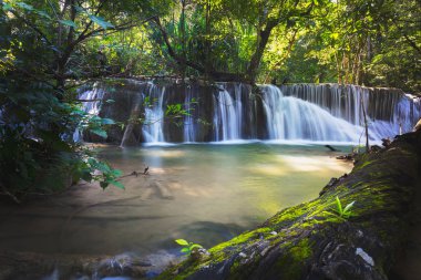 derin orman şelale, Tayland