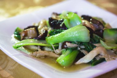 Karışık sebze karıştırın kızarmış istiridye sosu ile