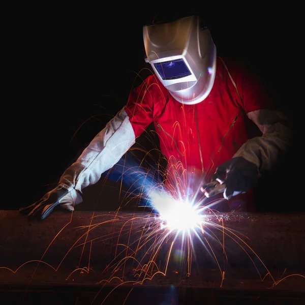 Großaufnahme Industriearbeiter Beim Schweißen Der Fabrik — Stockfoto