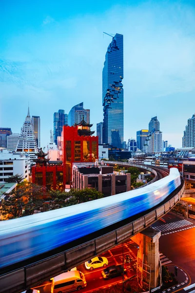 Bts Skytrain Mahanakhon Budynek Tle Silom Road Dzielnicy Biznesowej Bangkoku — Zdjęcie stockowe