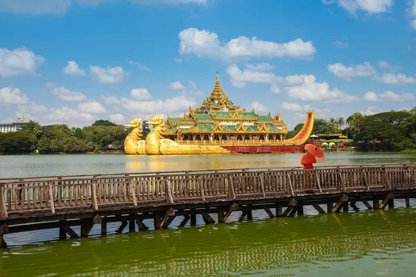 Karaweik Palace Yangon Myanmar — Stock Photo, Image