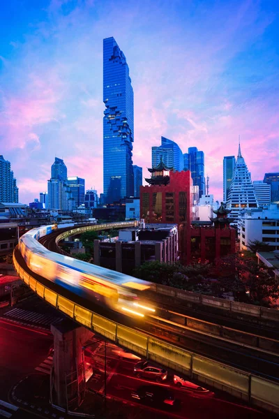 Bts Skytrain Mahanakhon Edifício Segundo Plano Estrada Silom Bangkok Distrito — Fotografia de Stock