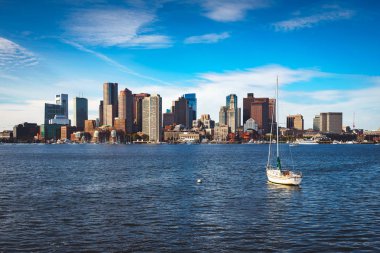 Yelkenli tekne, Boston Massachusetts ABD ile Boston manzarası