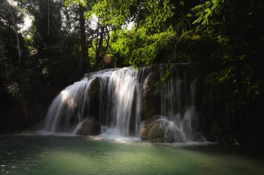derin orman şelale içinde kanchanaburi, Tayland