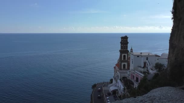 Ohromující Scenérie Pobřeží Amalfi Vysoko Auta Jedoucí Okraj Útesu Silnici — Stock video