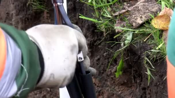 Professional electrician making heat shrink joint, connecting electricity power cable in the trench outdoors — Stock Footage Professional Electrician Making Heat Shrink Joint Connecting Electricity Power Cable Stock Footage